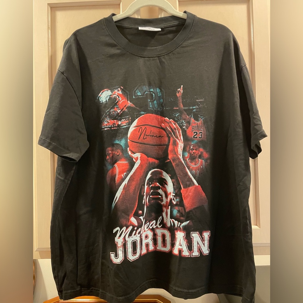 Michael Jordan New Bara Shirt Women’s XL